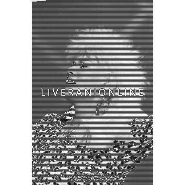 NEG-RETROSPETTIVA DONATELLA RETTORE CANTANTE NELLA FOTO DONATELLA RETTORE A SAINT VINCENT ESTATE NELL\'ANNO 1985 AG ALDO LIVERANI SAS