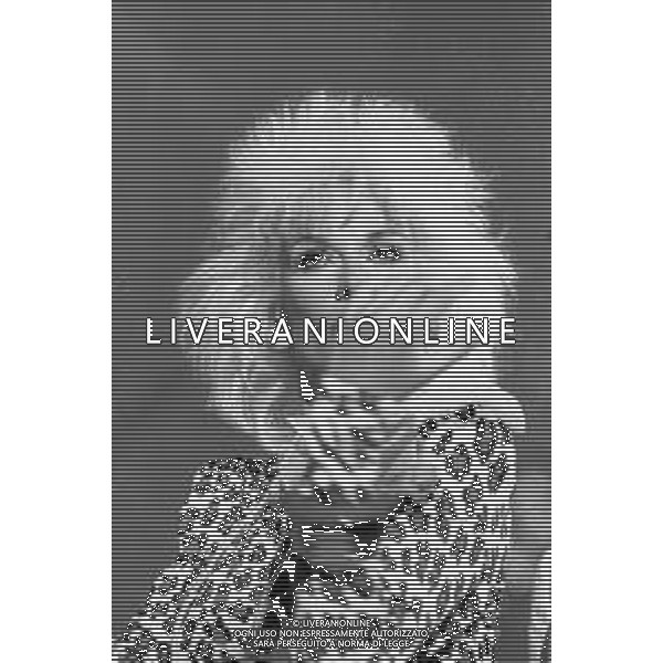 NEG-RETROSPETTIVA DONATELLA RETTORE CANTANTE NELLA FOTO DONATELLA RETTORE A SAINT VINCENT ESTATE NELL\'ANNO 1985 AG ALDO LIVERANI SAS
