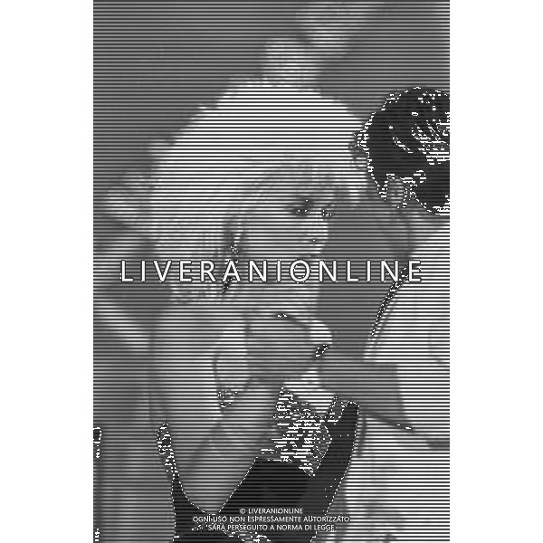 NEG-RETROSPETTIVA DONATELLA RETTORE CANTANTE NELLA FOTO DONATELLA RETTORE A SAINT VINCENT ESTATE NELL\'ANNO 1985 AG ALDO LIVERANI SAS