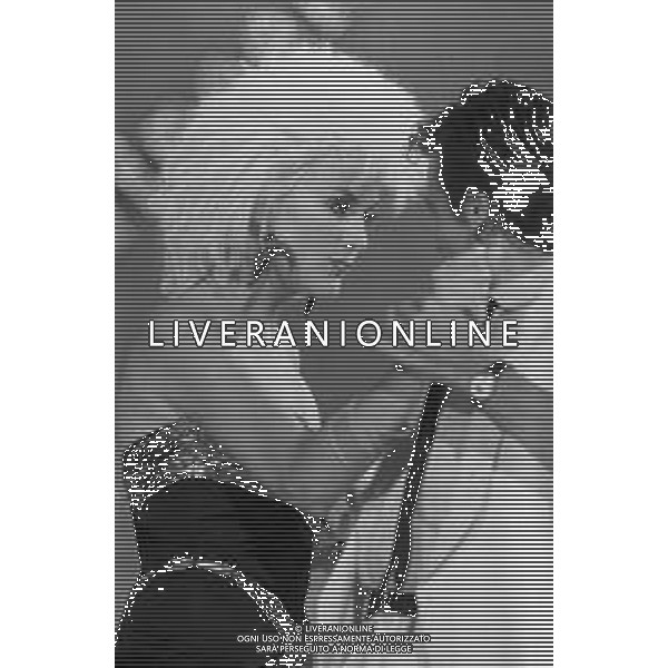 NEG-RETROSPETTIVA DONATELLA RETTORE CANTANTE NELLA FOTO DONATELLA RETTORE A SAINT VINCENT ESTATE NELL\'ANNO 1985 AG ALDO LIVERANI SAS