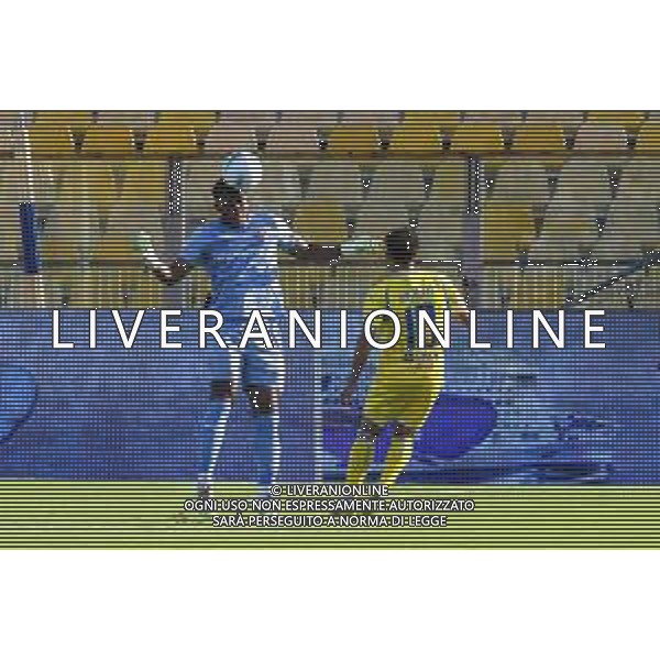 Zion Suzuki of Parma AC heads the ball during Parma Calcio vs Pescare Calcio, 32° leg of Coppa Italia Frecciarossa 2025-26 game at Ennio Tardini stadium in Parma (PR), Italy, on Agust 17, 2025. (Photo by Davide Casentini) FOTO DAVIDE CASENTINI-AG ALDO LIVERANI SAS