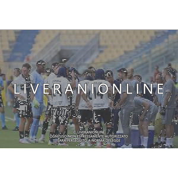 Carlos Cuesta Head Coach of Parma AC speaks to team during cooling Break in Parma Calcio vs Pescare Calcio, 32° leg of Coppa Italia Frecciarossa 2025-26 game at Ennio Tardini stadium in Parma (PR), Italy, on Agust 17, 2025. (Photo by Davide Casentini) FOTO DAVIDE CASENTINI-AG ALDO LIVERANI SAS