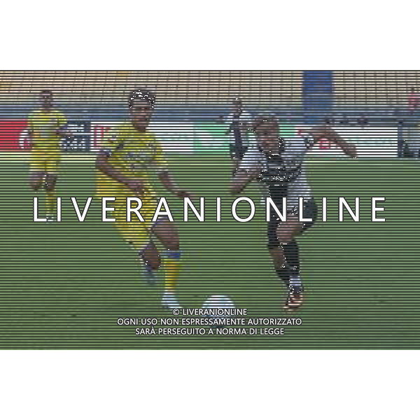 Matija Frigan of Parma AC competes for the ball with Leonardo Graziani of Pescara Calcio 1936 during Parma Calcio vs Pescare Calcio, 32° leg of Coppa Italia Frecciarossa 2025-26 game at Ennio Tardini stadium in Parma (PR), Italy, on Agust 17, 2025. (Photo by Davide Casentini) FOTO DAVIDE CASENTINI-AG ALDO LIVERANI SAS