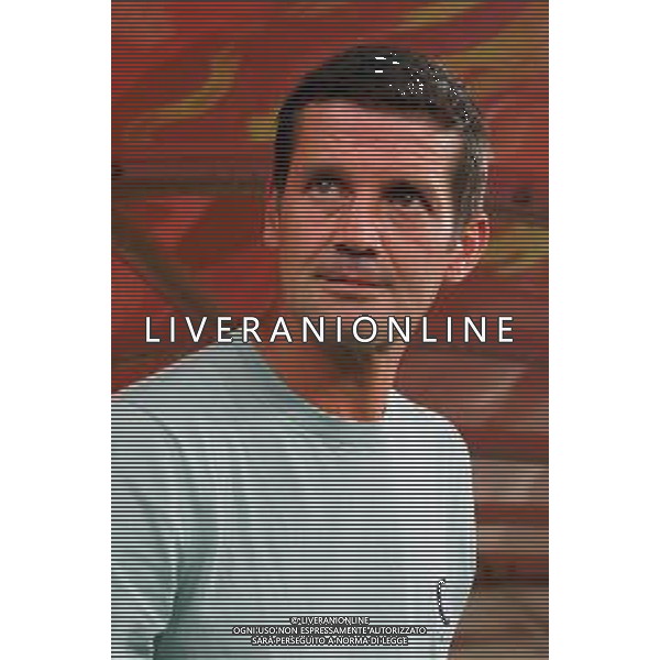TVEM August 16, 2025 Bari, Italy - FC Inter vs Olympiacos FC - friendly match - San Nicola Stadium. In the pic: coach Cristian Chivu of FC Inter FOTO EMMANUELE MASTRODONATO-AG ALDO LIVERANI SAS