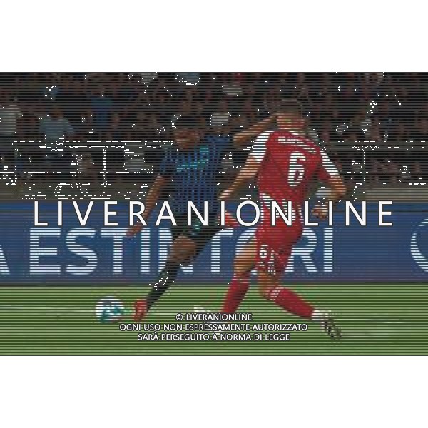 TVEM August 16, 2025 Bari, Italy - FC Inter vs Olympiacos FC - friendly match - San Nicola Stadium. In the pic: Denzel Dumfries of FC Inter and Alexios Kalogeropoulos of Olympiakos FC FOTO EMMANUELE MASTRODONATO-AG ALDO LIVERANI SAS