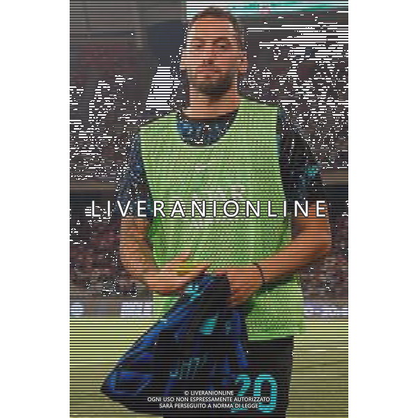 TVEM August 16, 2025 Bari, Italy - FC Inter vs Olympiacos FC - friendly match - San Nicola Stadium. In the pic: Hakan Calhanoglu of FC Inter FOTO EMMANUELE MASTRODONATO-AG ALDO LIVERANI SAS