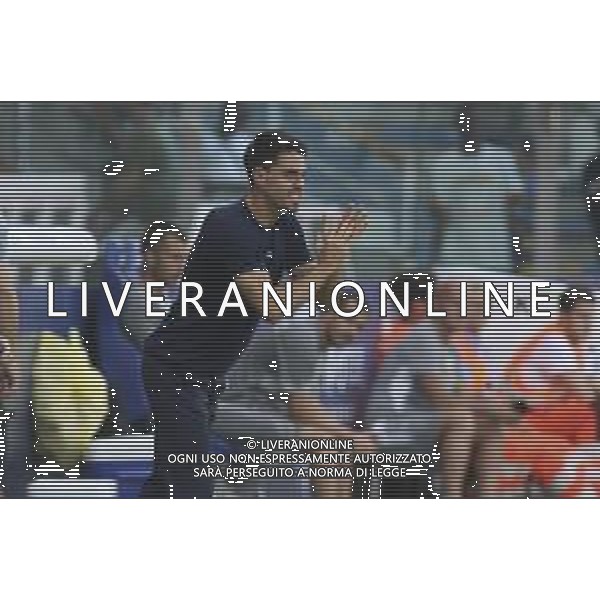 Carlos Cuesta Head Coach of Parma AC claps the hand during Parma Calcio vs Pescare Calcio, 32° leg of Coppa Italia Frecciarossa 2025-26 game at Ennio Tardini stadium in Parma (PR), Italy, on Agust 17, 2025. (Photo by Davide Casentini)- AGENZIA ALDO LIVERANI SAS