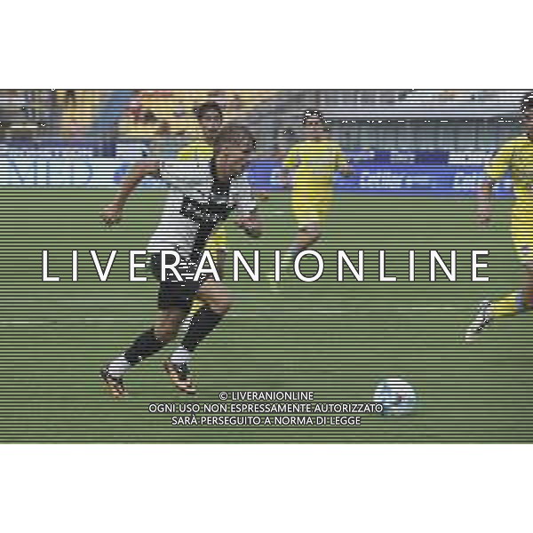 Pontus Almqvist of Parma AC play the ball during Parma Calcio vs Pescare Calcio, 32° leg of Coppa Italia Frecciarossa 2025-26 game at Ennio Tardini stadium in Parma (PR), Italy, on Agust 17, 2025. (Photo by Davide Casentini)- AGENZIA ALDO LIVERANI SAS