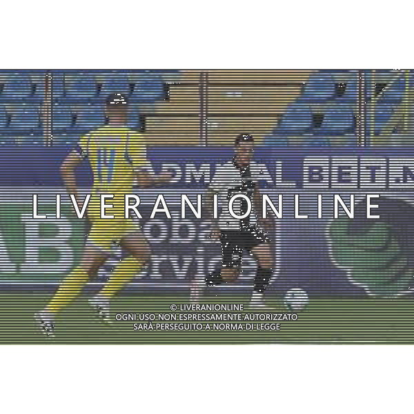 Emanuele Valeri of Parma AC cross the ball for Matteo Pellegrino of Parma AC goal during Parma Calcio vs Pescare Calcio, 32° leg of Coppa Italia Frecciarossa 2025-26 game at Ennio Tardini stadium in Parma (PR), Italy, on Agust 17, 2025. (Photo by Davide Casentini)- AGENZIA ALDO LIVERANI SAS