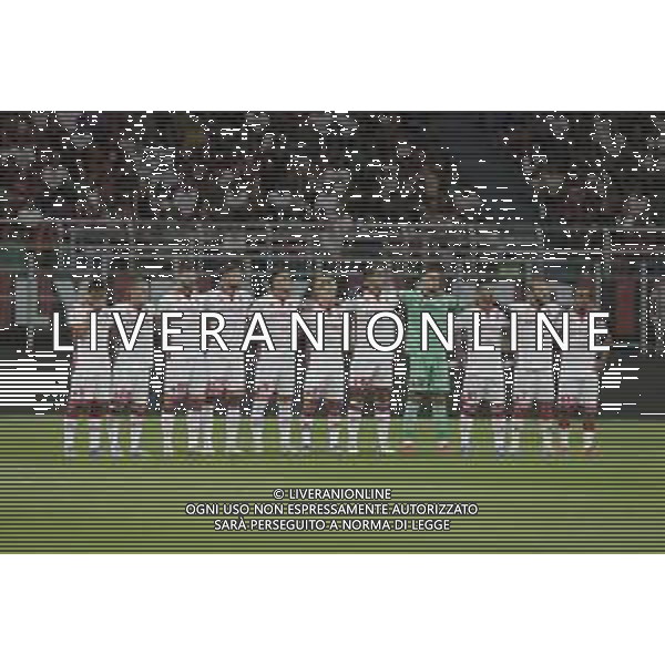 MINUTO DI SILENZIO - FORMAZIONE SQUADRA BARI -Milan vs Bari Coppa Italia Frecciarossa - trentaduesimi di finale Milano 17-08-2025 ©PAOLO GIAMPIETRI - AGENZIA ALDO LIVERANI SAS