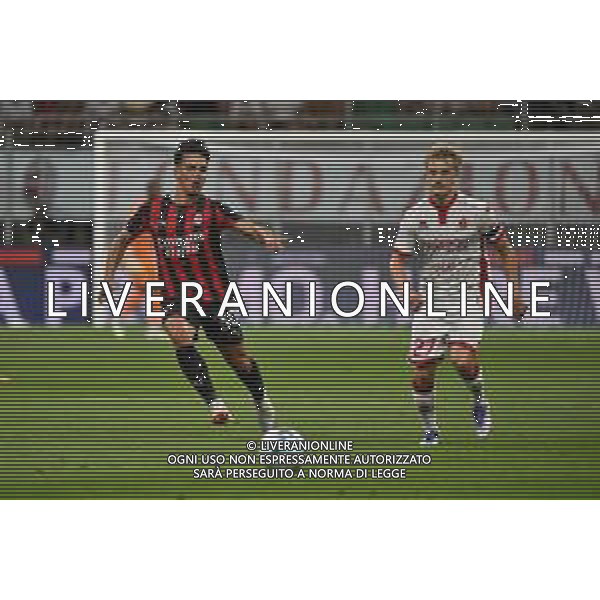Milan vs Bari nella foto Ardon Jashari (Milan) e sulla DX Matthias Braunoder (Bari) Milano 17-08-2025 Stadio Giuseppe Meazza - San Siro Milan vs Bari Coppa Italia Frecciarossa - trentaduesimi di finale foto Roberto Garavaglia/Agenzia Aldo Liverani sas