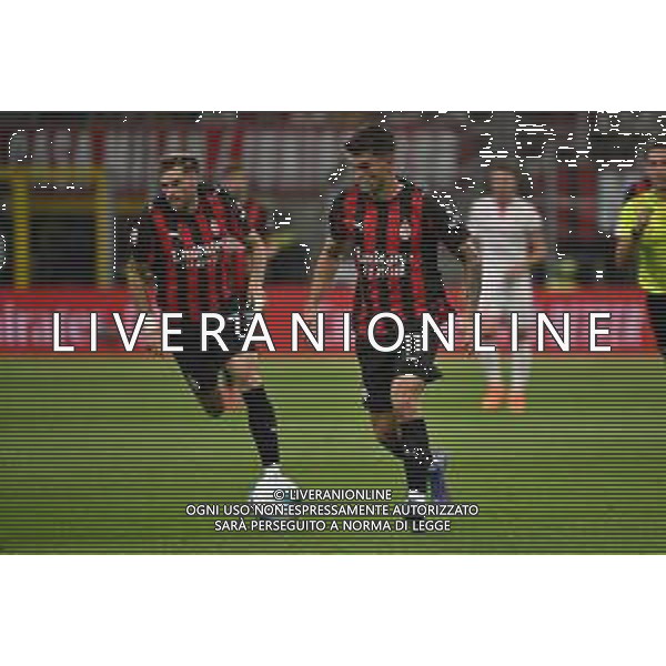 Milan vs Bari nella foto Christian Mate Pulisic (Milan) e sulla SX Santiago Gimenez (Milan) Milano 17-08-2025 Stadio Giuseppe Meazza - San Siro Milan vs Bari Coppa Italia Frecciarossa - trentaduesimi di finale foto Roberto Garavaglia/Agenzia Aldo Liverani sas