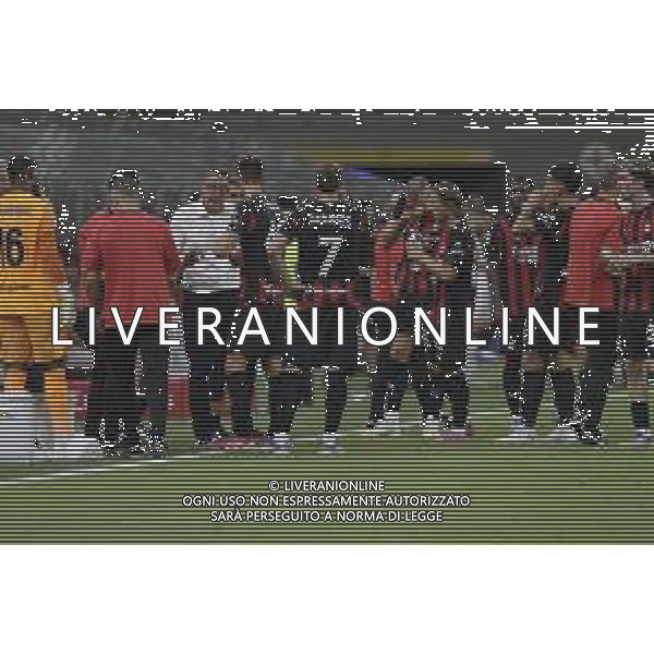 MARCO LANDUCCI CON I GIOCATORI DURANTE IL COOLING BREAK -Milan vs Bari Coppa Italia Frecciarossa - trentaduesimi di finale Milano 17-08-2025 ©PAOLO GIAMPIETRI - AGENZIA ALDO LIVERANI SAS
