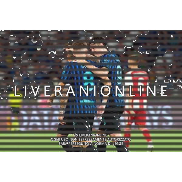 TVEM August 16, 2025 Bari, Italy - FC Inter vs Olympiacos FC - friendly match - San Nicola Stadium. In the pic: Alessandro Bastoni of FC Inter and Petar Sucic of FC Inter foto emmanuele mastrodonato-ag aldo liverani sas