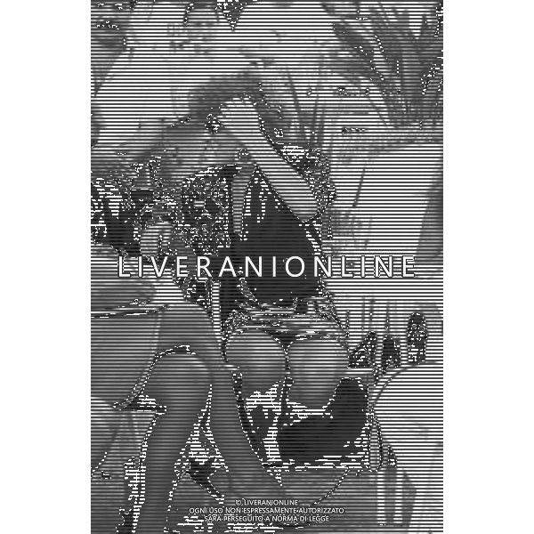 NEG-RETROSPETTIVA DONATELLA RETTORE CANTANTE NELLA FOTO DONATELLA RETTORE AL CONCORSO IL PIU’ BELLO D’ITALIA AD ALASSIO NELL\'ANNO 1987  AG ALDO LIVERANI SAS