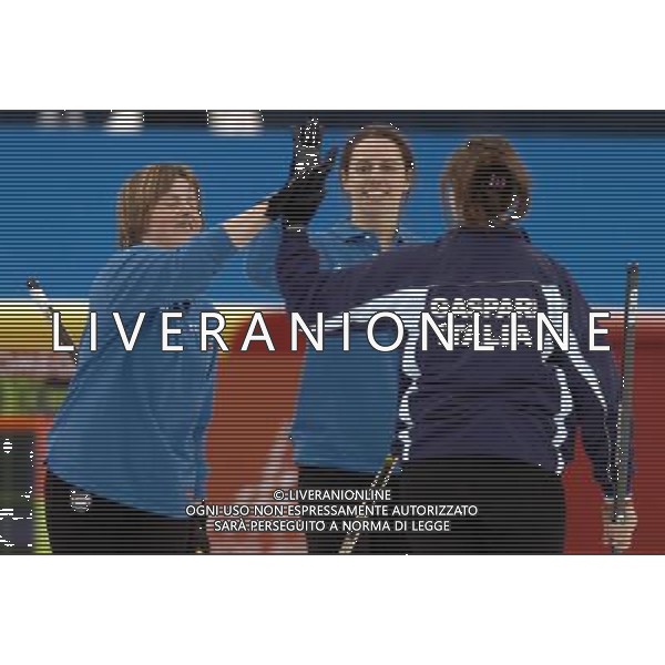 PINEROLO (TO) 15/02/2006 XX OLIMPIADI INVERNALI CURLIN FEMMINILE ITALIA-RUSSIA NELLA FOTO GASPARI DIANA-PONPANIN ROSA-LACEDELLI GIULIA PH GIGI ARCAINI/AG.ALDO LIVERANI