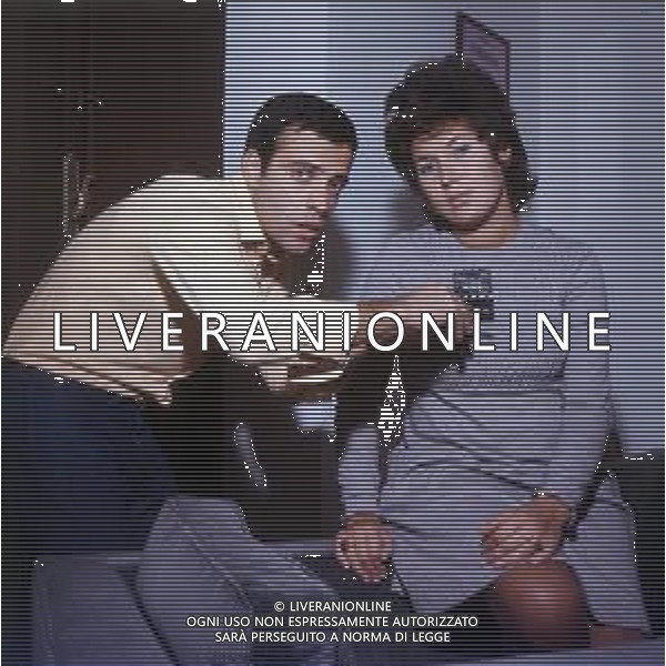 COL-RETROSPETTIVA ENRICO MONTESANO ATTORE NELLA FOTO ENRICO MONTESANO NELLA SUA ABITAZIONE A ROMA NELL\'ANNO 1970 CON LA PRIMA MOGLIE TAMARA MOLTRASIO AG ALDO LIVERANI SAS
