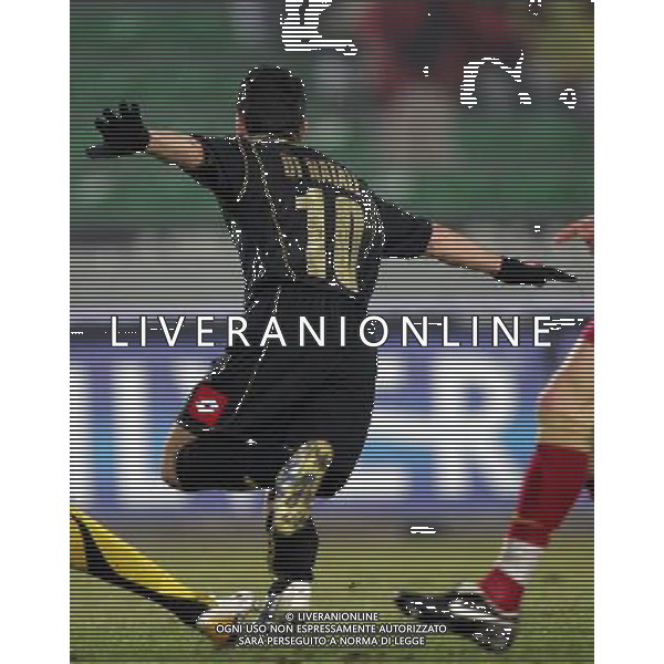 UDINE 15/2/06 COPPA UEFA SEDICESIMI DI FINALE UDINESE - LENS NELLA FOTO: ESULTANZA DI NATALE PH: ANDRY/LIVERANI