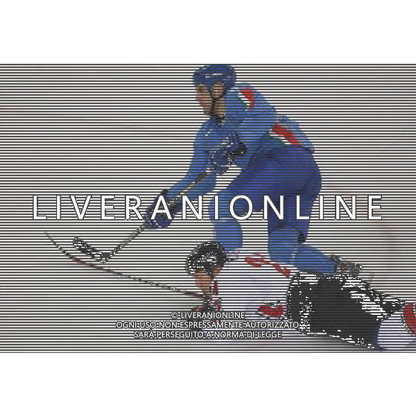 TORINO 15/02/2006 XX OLIMPIADI INVERNALI HOCKEY SU GHIACCIO ITALIA-USA NELA FOTO DE BETTIN GIORGIO PH GIGI ARCAINI/AG.ALDO LIVERANI