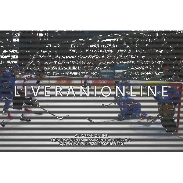 TORINO 15/02/2006 XX OLIMPIADI INVERNALI HOCKEY SU GHIACCIO ITALIA-USA NELA FOTO ATTACCO CANADA PH GIGI ARCAINI/AG.ALDO LIVERANI