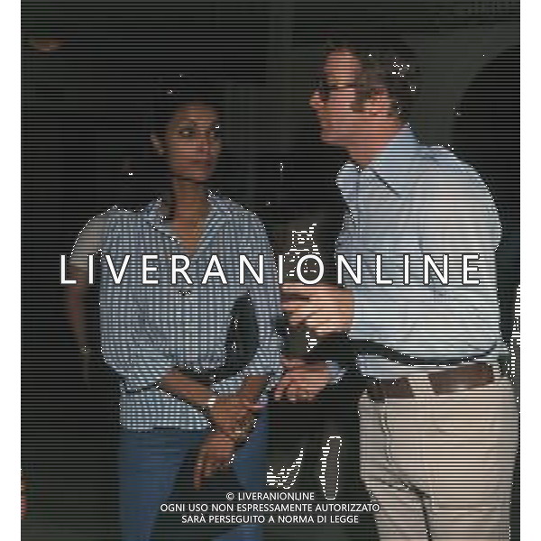 COL-RETROSPETTIVA MICHAEL CAINE ATTORE NELLA FOTO MICHAEL CAINE A CANNES CON LA MOGLIE SHAKIRA NELL\'ANNO 1975 AG ALDO LIVERANI SAS