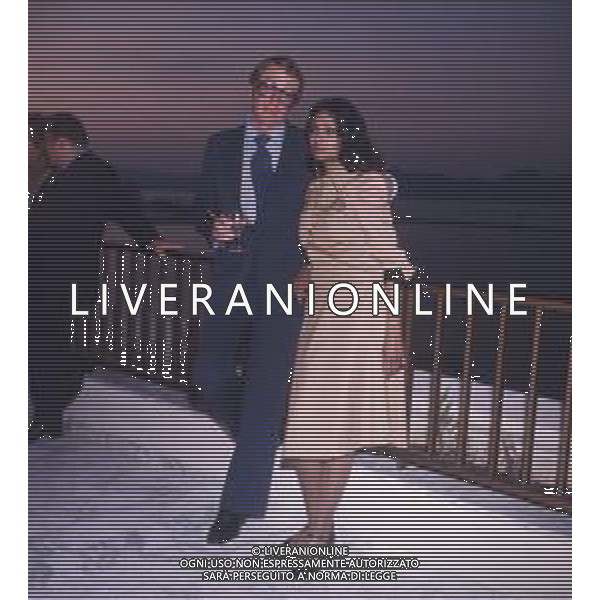 COL-RETROSPETTIVA MICHAEL CAINE ATTORE NELLA FOTO MICHAEL CAINE A CANNES CON LA MOGLIE SHAKIRA NELL\'ANNO 1975 AG ALDO LIVERANI SAS