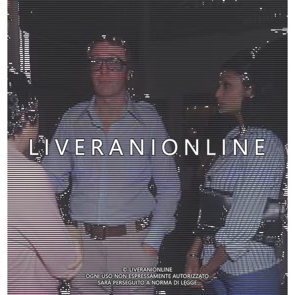 COL-RETROSPETTIVA MICHAEL CAINE ATTORE NELLA FOTO MICHAEL CAINE A CANNES CON LA MOGLIE SHAKIRA NELL\'ANNO 1975 AG ALDO LIVERANI SAS