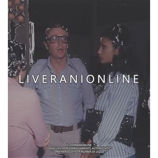 COL-RETROSPETTIVA MICHAEL CAINE ATTORE NELLA FOTO MICHAEL CAINE A CANNES CON LA MOGLIE SHAKIRA NELL\'ANNO 1975 AG ALDO LIVERANI SAS