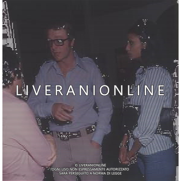 COL-RETROSPETTIVA MICHAEL CAINE ATTORE NELLA FOTO MICHAEL CAINE A CANNES CON LA MOGLIE SHAKIRA NELL\'ANNO 1975 AG ALDO LIVERANI SAS