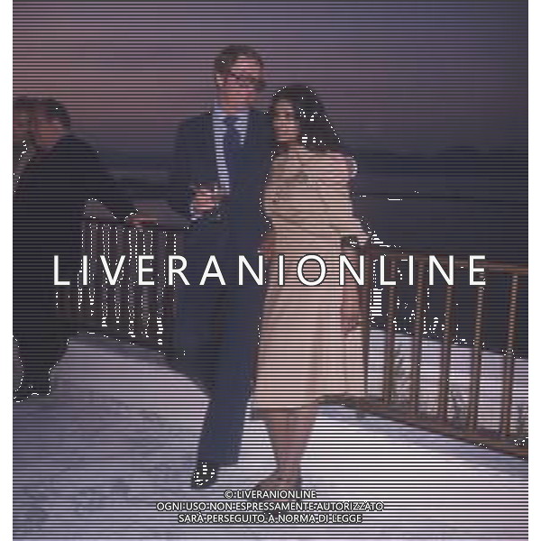 COL-RETROSPETTIVA MICHAEL CAINE ATTORE NELLA FOTO MICHAEL CAINE A CANNES CON LA MOGLIE SHAKIRA NELL\'ANNO 1975 AG ALDO LIVERANI SAS