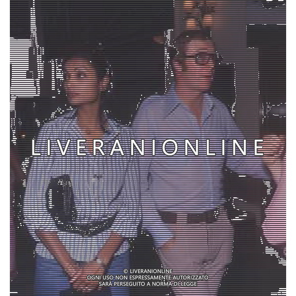 COL-RETROSPETTIVA MICHAEL CAINE ATTORE NELLA FOTO MICHAEL CAINE A CANNES CON LA MOGLIE SHAKIRA NELL\'ANNO 1975 AG ALDO LIVERANI SAS