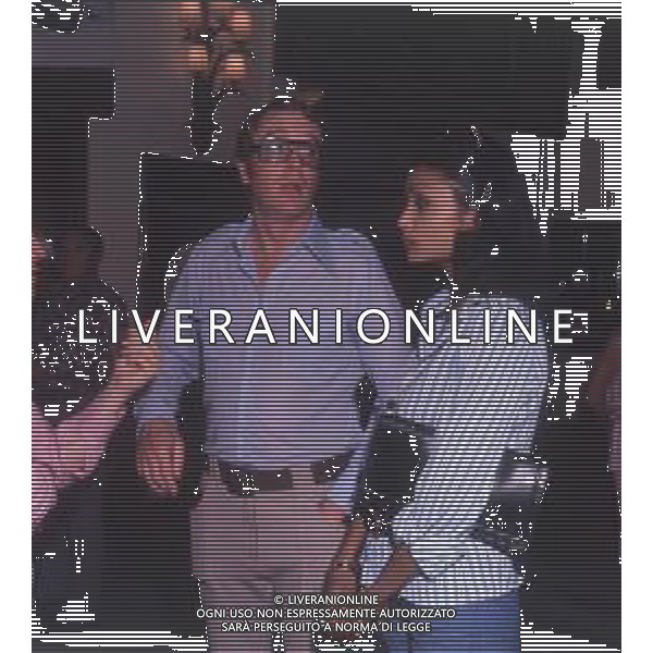 COL-RETROSPETTIVA MICHAEL CAINE ATTORE NELLA FOTO MICHAEL CAINE A CANNES CON LA MOGLIE SHAKIRA NELL\'ANNO 1975 AG ALDO LIVERANI SAS