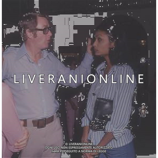 COL-RETROSPETTIVA MICHAEL CAINE ATTORE NELLA FOTO MICHAEL CAINE A CANNES CON LA MOGLIE SHAKIRA NELL\'ANNO 1975 AG ALDO LIVERANI SAS