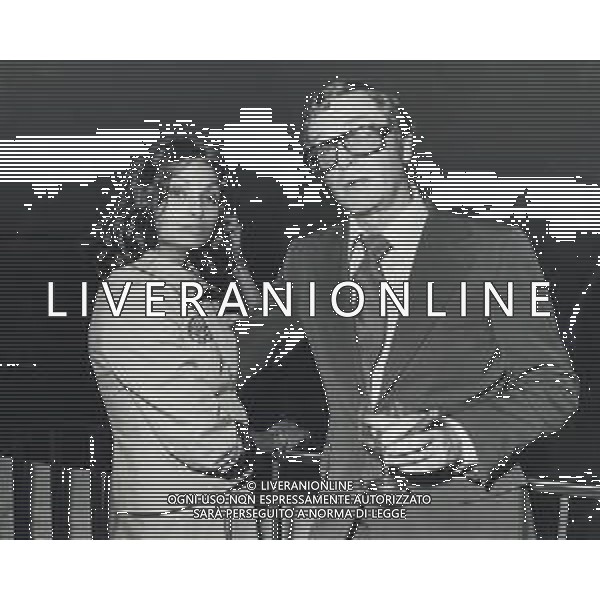 ST-RETROSPETTIVA MICHAEL CAINE ATTORE NELLA FOTO MICHAEL CAINE A CANNES CON LA MOGLIE SHAKIRA NELL\'ANNO 1975 AG ALDO LIVERANI SAS