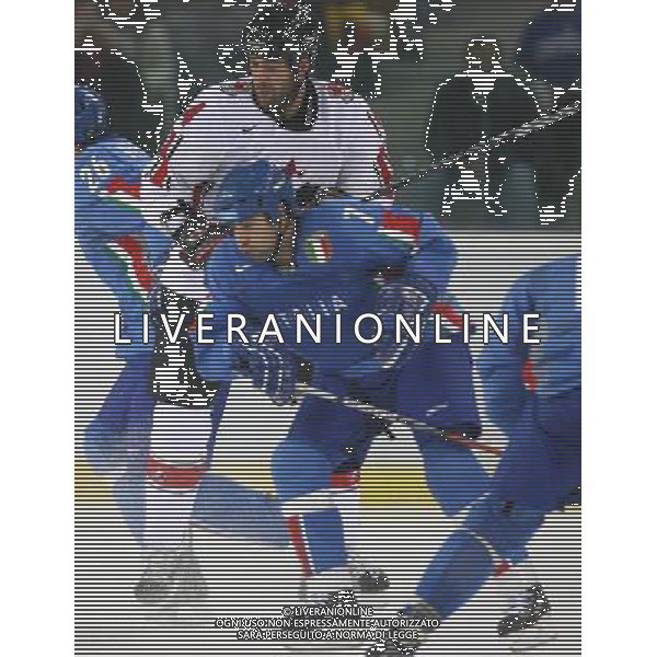 TORINO 15/02/2006 XX OLIMPIADI INVERNALI HOCKEY SU GHIACCIO ITALIA-USA NELA FOTO NARDELLA BOB CON BERTUZZI TOD PH GIGI ARCAINI/AG.ALDO LIVERANI