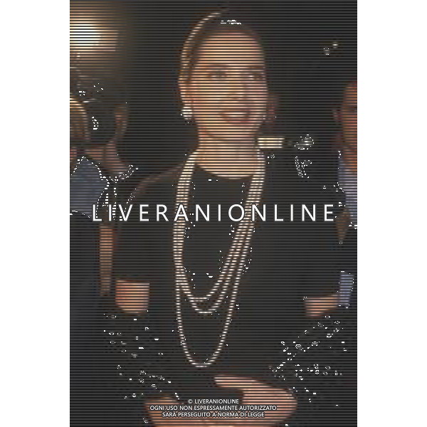 DIAP-RETROSPETTIVA ISABELLA ROSSELLINI ATRICE NELLA FOTO ISABELLA ROSSELLINI CON LA SIGNORA DAMIANI GABRIELLA COLOMBO A VENEZIA AG ALDO LIVERANI SAS 