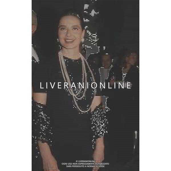 DIAP-RETROSPETTIVA ISABELLA ROSSELLINI ATTRICE NELLA FOTO ISABELLA ROSSELLINI CON LA SIGNORA DAMIANI GABRIELLA COLOMBO A VENEZIA AG ALDO LIVERANI SAS 