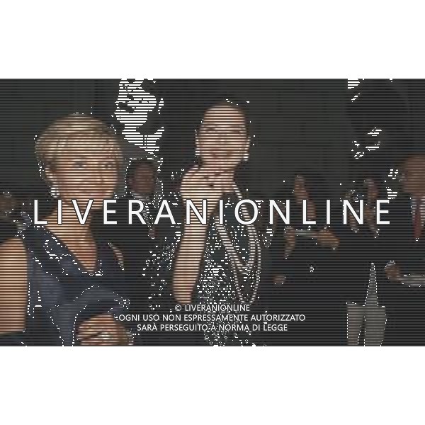 DIAP-RETROSPETTIVA ISABELLA ROSSELLINI ATTRICE NELLA FOTO ISABELLA ROSSELLINI CON LA SIGNORA DAMIANI GABRIELLA COLOMBO A VENEZIA AG ALDO LIVERANI SAS 