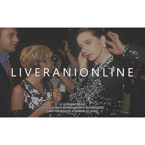 DIAP-RETROSPETTIVA ISABELLA ROSSELLINI ATTRICE NELLA FOTO ISABELLA ROSSELLINI CON LA SIGNORA DAMIANI GABRIELLA COLOMBO A VENEZIA AG ALDO LIVERANI SAS 