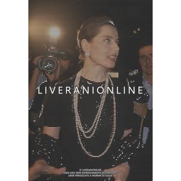 DIAP-RETROSPETTIVA ISABELLA ROSSELLINI ATTRICE NELLA FOTO ISABELLA ROSSELLINI CON LA SIGNORA DAMIANI GABRIELLA COLOMBO A VENEZIA AG ALDO LIVERANI SAS 