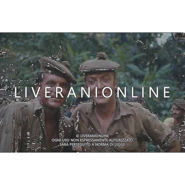 DIAP- RETROSPETTIVA MICHAEL CAINE ATTORE NELLA FOTO MICHAEL CAINE CON CLIFF ROBERTSON FILM “ NON E\' PIU\' TEMPO DI EROI“ AG ALDO LIVERANI SAS 