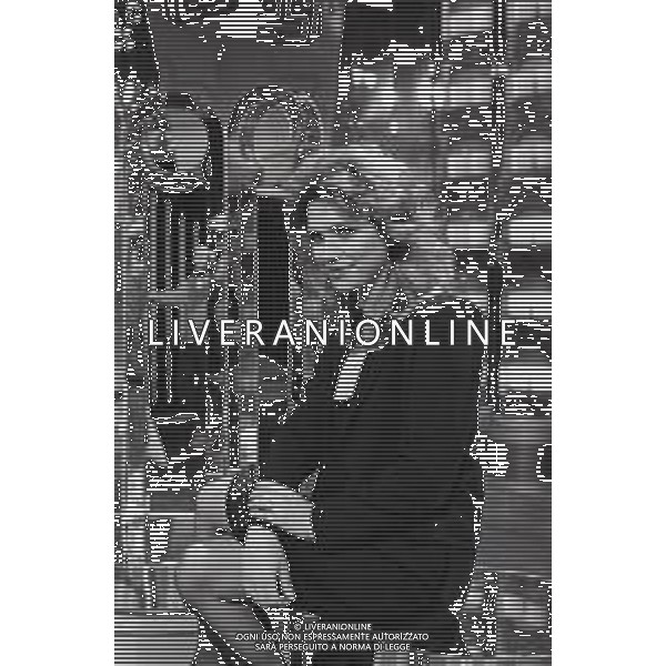 NEG-RETROSPETTIVA RAMONA DELL\'ABBATE ATTRICE NELLA FOTO RAMONA DELL\'ABBATE A MILANO NELLA TRASMISSIONE TELEVISIVA “BLITZ “NELL\'ANNO 1983 AG ALDO LIVERANI SAS