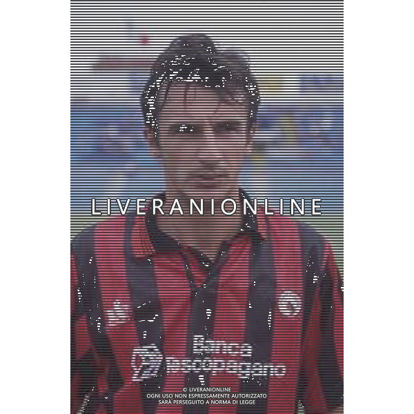 DIAP-RETROSPETTIVA ROBERTO RAMBAUDI CALCIATORE NELLA FOTO ROBERTO RAMBAUDI CON LA MAGLIA DEL FOGGIA CALCIO NELL\'ANNO 1991-1992 AG ALDO LVERANI SAS
