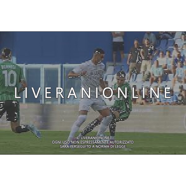 Lorenzo Lucca of SSC Napoli competes for the ball with Tarik Muharemovic of US Sassuolo. during US Sassuolo vs SSC Napoli, 1° Serie A Enilive 2025-26 game at Mapei stadium . Città del tricolore in Reggio Emilia (RE), Italy, on August 23, 2025. (Photo by Davide Casentini)- AGENZIA ALDO LIVERANI SAS