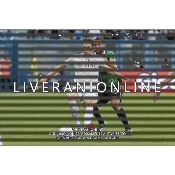 Scott McTominay of SSC Napoli battle for the ball with Sebastian Walukiewicz of US Sassuolo during US Sassuolo vs SSC Napoli, 1° Serie A Enilive 2025-26 game at Mapei stadium . Città del tricolore in Reggio Emilia (RE), Italy, on August 23, 2025. (Photo by Davide Casentini)- AGENZIA ALDO LIVERANI SAS