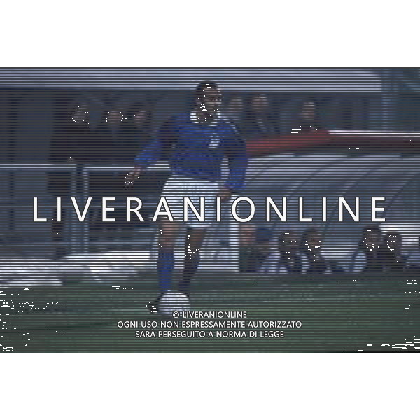 DIAP-RETROSPETTIVA FRANCESCO STATUTO CALCIATORE NELLA FOTO FRANCESCO STATUTO CON LA MAGLIA DELLA NAZIONALE ITALIANA AG ALDO LIVERANI SAS