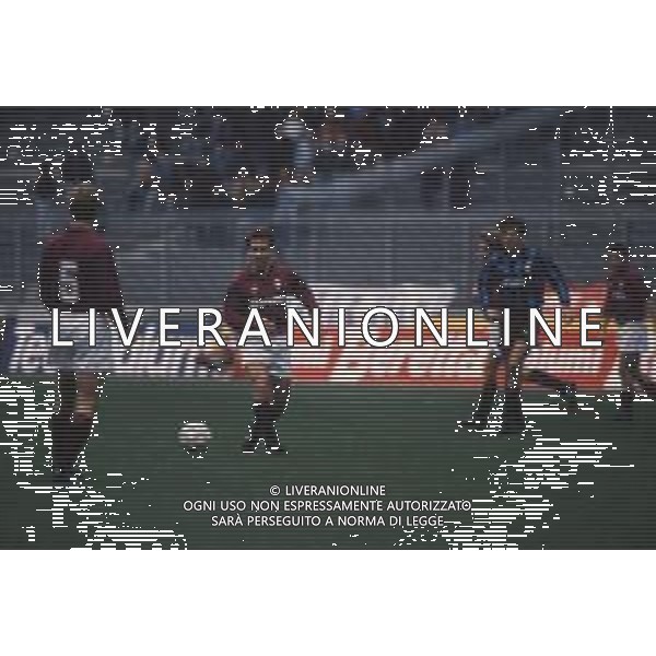 DIAP-RETROSPETTIVA MARTIN VASQUEZ CALCIATORE NELLA FOTO MARTIN VASQUEZ CON LA MAGLIA DEL TORINO CALCIO NELL\'ANNO 1991-1992 AG ALDO LIVERANI SAS