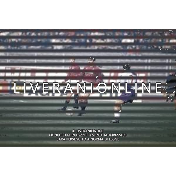 DIAP-RETROSPETTIVA MARTIN VASQUEZ CALCIATORE NELLA FOTO MARTIN VASQUEZ CON LA MAGLIA DEL TORINO CALCIO NELL\'ANNO 1991-1992 AG ALDO LIVERANI SAS