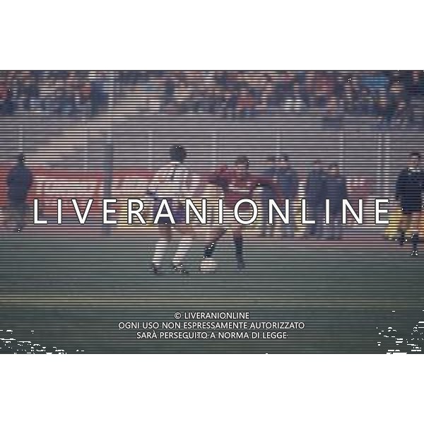 DIAP-RETROSPETTIVA MARTIN VASQUEZ CALCIATORE NELLA FOTO MARTIN VASQUEZ CON LA MAGLIA DEL TORINO CALCIO NELL\'ANNO 1991-1992 AG ALDO LIVERANI SAS