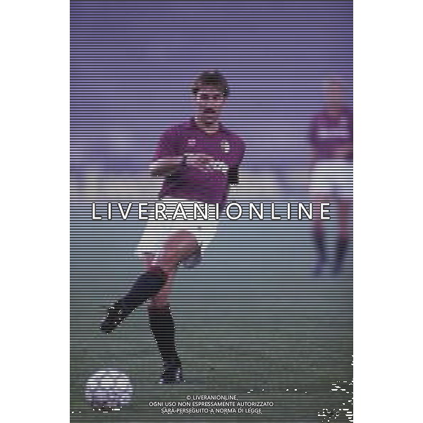 DIAP-RETROSPETTIVA MARTIN VASQUEZ CALCIATORE NELLA FOTO MARTIN VASQUEZ CON LA MAGLIA DEL TORINO CALCIO NELL\'ANNO 1991-1992 AG ALDO LIVERANI SAS